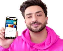 The actor promotes a number of brands including Pari Match news through his Instagram.